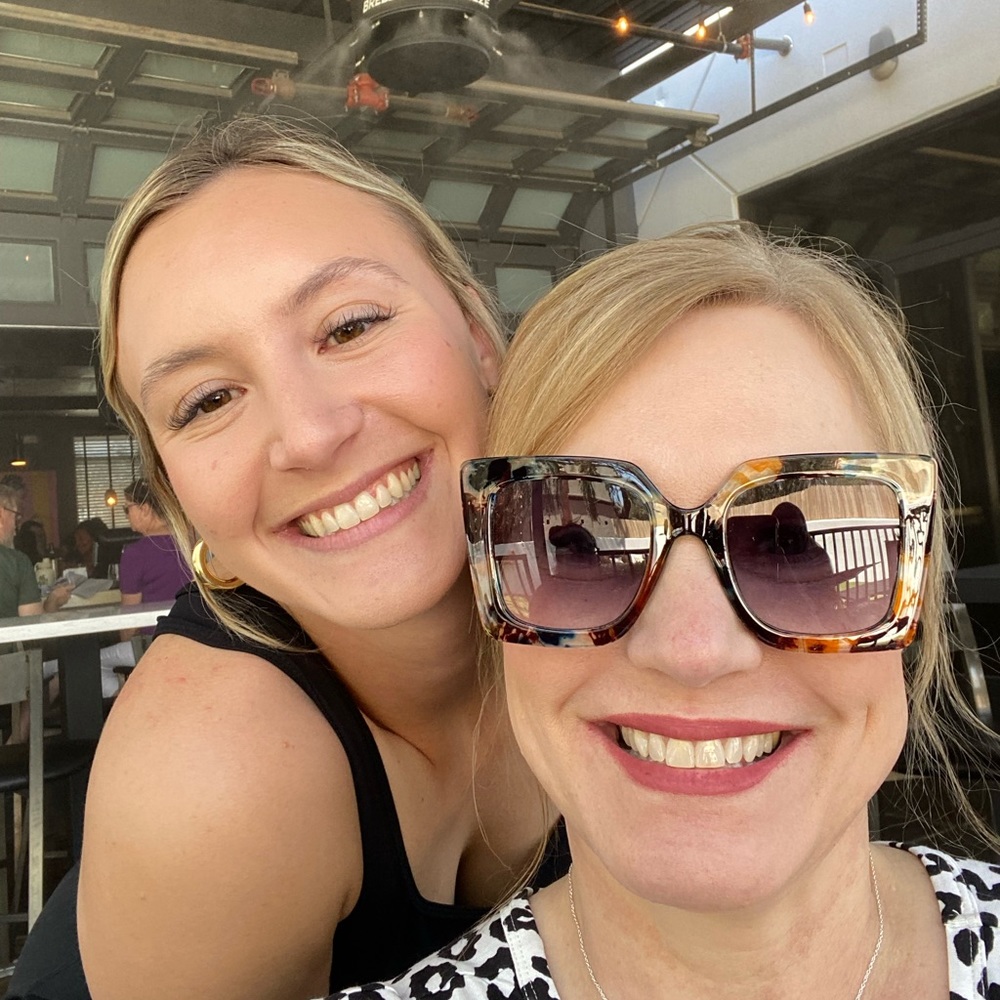 Meet your Posher, Laurie